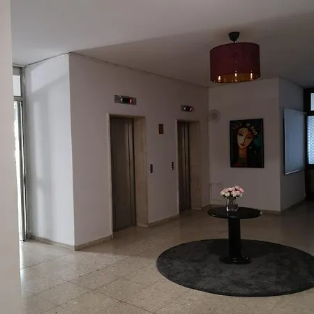 Sun Hall Ларнака